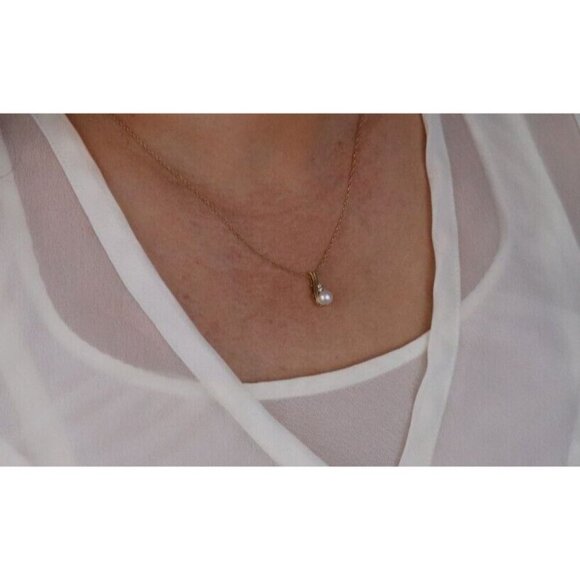 10k Yellow Gold Freshwater Pearl & Cubic Zirconia Necklace 18" Chain - Picture 2 of 7